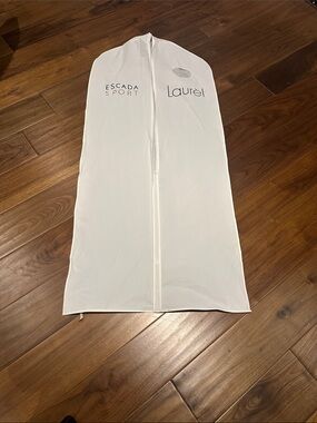 Escada Laurel White Logo Garment Cover